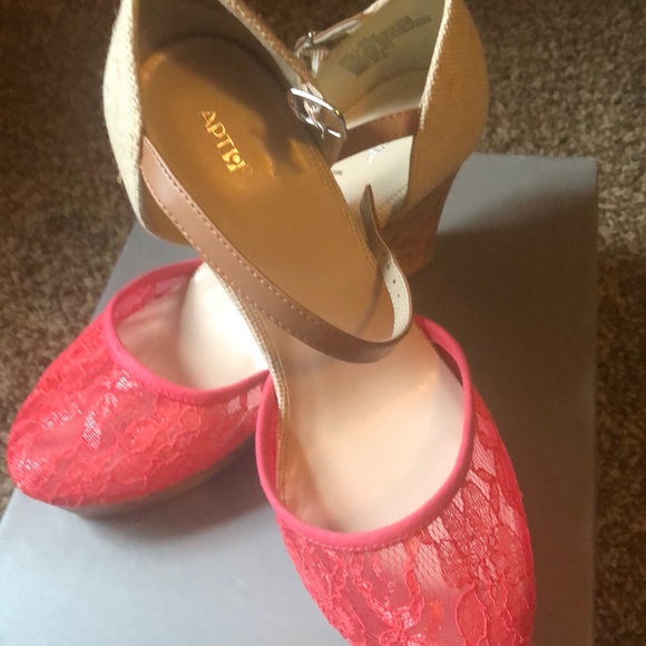 Apt 9 Wedges, size 9